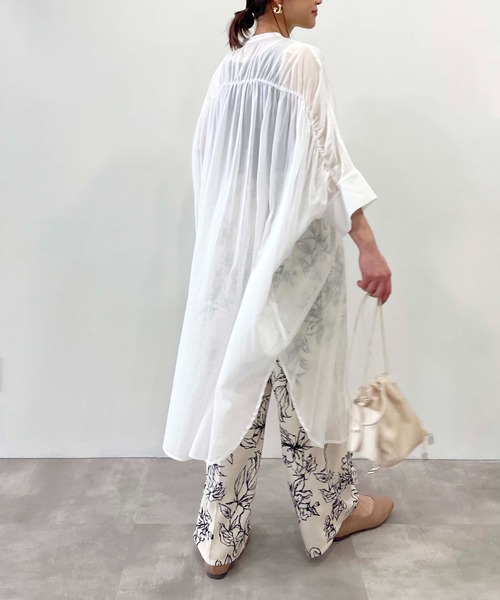 LUGIVA(ルギヴァ)の「綿ボイルロングブラウス(シャツ/ブラウス・レディース・ベージュ/ブラック/オフホワイト・M)」の11枚目の写真