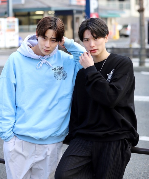 ROOPTOKYO（ループトウキョウ）の「フラワープリントスウェット オーバーサイズ ワンポイント コラボ（スウェット・メンズ・ホワイト/ブラック/ブルー・M/L）」の11枚目の写真