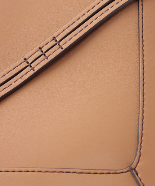 the dilettante（ザ・ディレッタント）の「【the dilettante / ザ ディレッタント】Reuben レザーショルダーバッグ（ショルダーバッグ・メンズ・ブラック/ベージュ・FREE）」の16枚目の写真