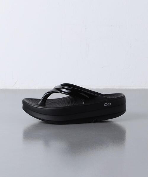 OOFOS（ウーフォス）の「＜OOFOS＞OOmega サンダル（サンダル・レディース・ブラック/ベージュ・7/6/8）」の7枚目の写真