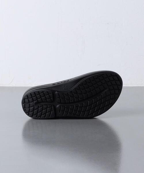 OOFOS（ウーフォス）の「＜OOFOS＞OOmega サンダル（サンダル・レディース・ブラック/ベージュ・7/6/8）」の8枚目の写真