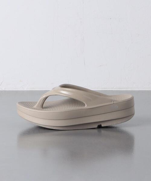 OOFOS（ウーフォス）の「＜OOFOS＞OOmega サンダル（サンダル・レディース・ブラック/ベージュ・7/6/8）」の11枚目の写真