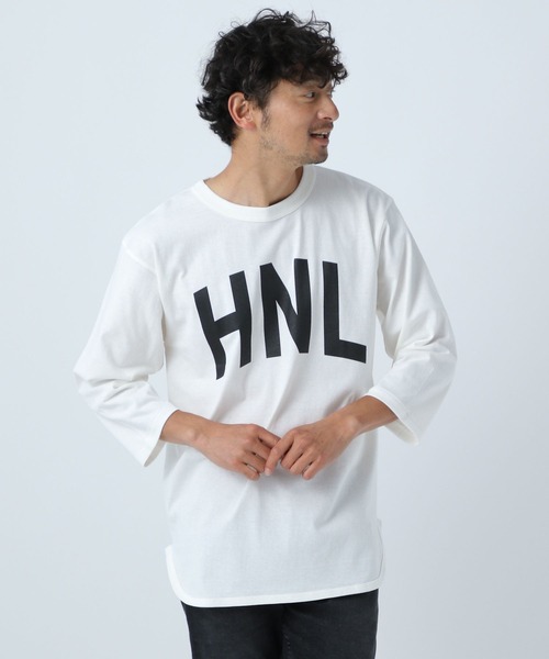 URBAN ISLAND SOCIETY(アーバンアイランドソサエティ)の「【URBAN ISLAND SOCIETY(アーバンアイランドソサエティ)】HNL 7部袖Tシャツ(Tシャツ/カットソー・メンズ・ホワイト/ブラック/ブルー・MEDIUM/LARGE)」の2枚目の写真