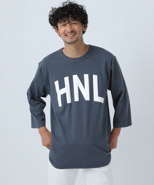 URBAN ISLAND SOCIETY(アーバンアイランドソサエティ)の「【URBAN ISLAND SOCIETY(アーバンアイランドソサエティ)】HNL 7部袖Tシャツ(Tシャツ/カットソー・メンズ・ホワイト/ブラック/ブルー・MEDIUM/LARGE)」の3枚目の写真