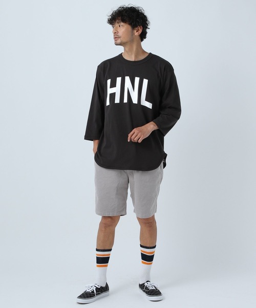 URBAN ISLAND SOCIETY(アーバンアイランドソサエティ)の「【URBAN ISLAND SOCIETY(アーバンアイランドソサエティ)】HNL 7部袖Tシャツ(Tシャツ/カットソー・メンズ・ホワイト/ブラック/ブルー・MEDIUM/LARGE)」の5枚目の写真