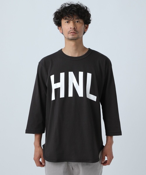 URBAN ISLAND SOCIETY(アーバンアイランドソサエティ)の「【URBAN ISLAND SOCIETY(アーバンアイランドソサエティ)】HNL 7部袖Tシャツ(Tシャツ/カットソー・メンズ・ホワイト/ブラック/ブルー・MEDIUM/LARGE)」の9枚目の写真