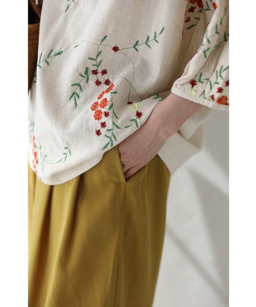 cawaii(カワイイ)の「木漏れ日に咲く小花刺繍ブラウストップス(シャツ/ブラウス・レディース・ベージュ・FREE)」の15枚目の写真