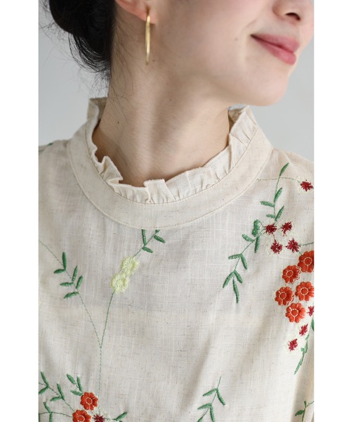 cawaii(カワイイ)の「木漏れ日に咲く小花刺繍ブラウストップス(シャツ/ブラウス・レディース・ベージュ・FREE)」の19枚目の写真