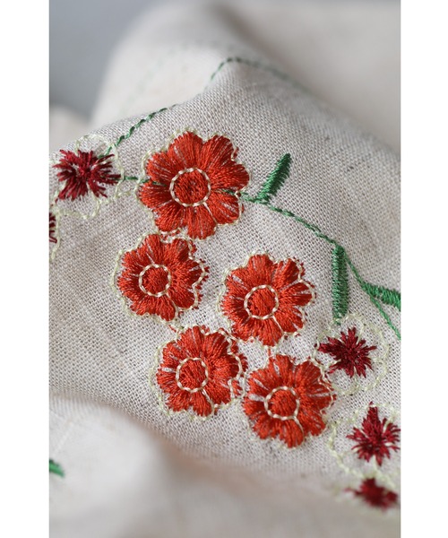 cawaii(カワイイ)の「木漏れ日に咲く小花刺繍ブラウストップス(シャツ/ブラウス・レディース・ベージュ・FREE)」の21枚目の写真