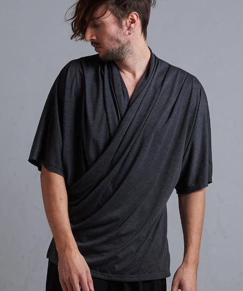 NO ID.(ノーアイディ)の「mt8393-カシュクールドレープドルマンハーフスリーブT Tシャツ(Tシャツ/カットソー・メンズ・ブラック/ホワイト/グレー・ONE SIZE)」の3枚目の写真