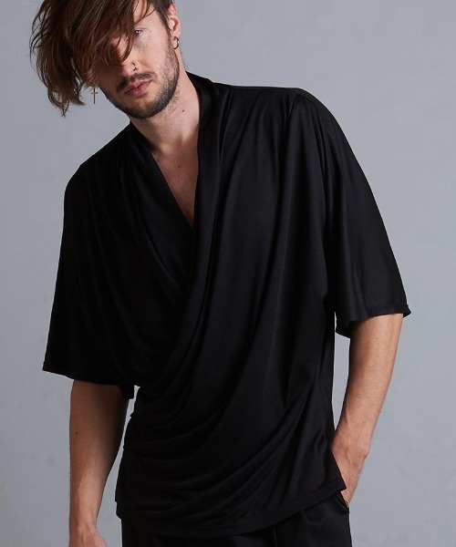 NO ID.(ノーアイディ)の「mt8393-カシュクールドレープドルマンハーフスリーブT Tシャツ(Tシャツ/カットソー・メンズ・ブラック/ホワイト/グレー・ONE SIZE)」の2枚目の写真