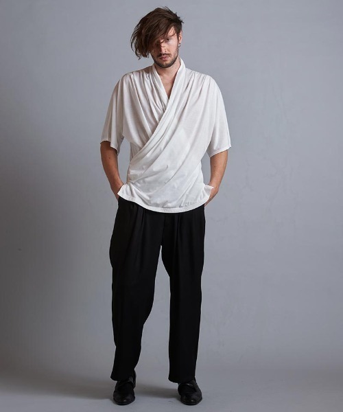 NO ID.(ノーアイディ)の「mt8393-カシュクールドレープドルマンハーフスリーブT Tシャツ(Tシャツ/カットソー・メンズ・ブラック/ホワイト/グレー・ONE SIZE)」の14枚目の写真