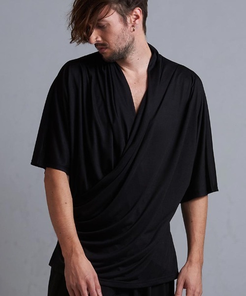NO ID.(ノーアイディ)の「mt8393-カシュクールドレープドルマンハーフスリーブT Tシャツ(Tシャツ/カットソー・メンズ・ブラック/ホワイト/グレー・ONE SIZE)」の17枚目の写真