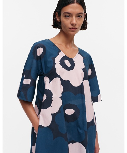 marimekko（マリメッコ）の「Unikko / Agnete cotton poplin dress（ワンピース・レディース・ネイビー・40/42/38/34/36）」の5枚目の写真