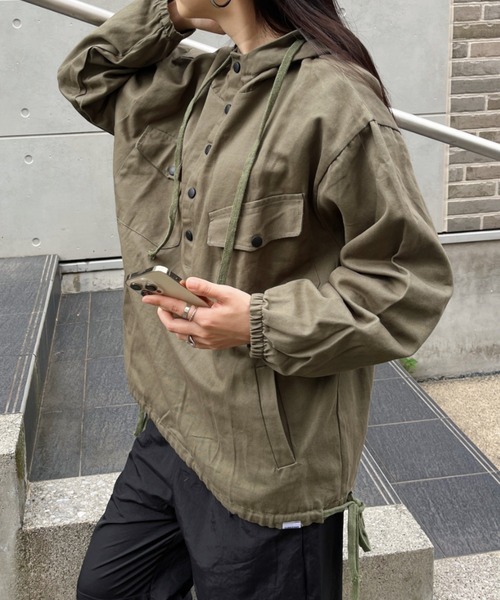 CLEA（クレア）の「ミリタリーオーバーサイズアノラックパーカー（パーカー・レディース・ブラック/カーキ・FREE）」の5枚目の写真