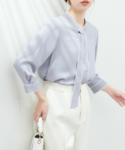 natural couture(ナチュラルクチュール)の「WEB限定 / ねじり配色ボウタイブラウス(シャツ/ブラウス・レディース・ベージュ/ラベンダー/サックスブルー/ブルー/ピンクベージュ・FREE)」の3枚目の写真
