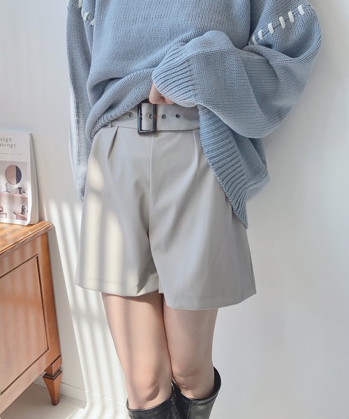 AS KNOW AS plus（アズノゥアズプラス）の「☆ベルト付フェイクレザーショートパンツ（その他パンツ・レディース・ブラック/アイボリー/モカ・FREE）」の4枚目の写真