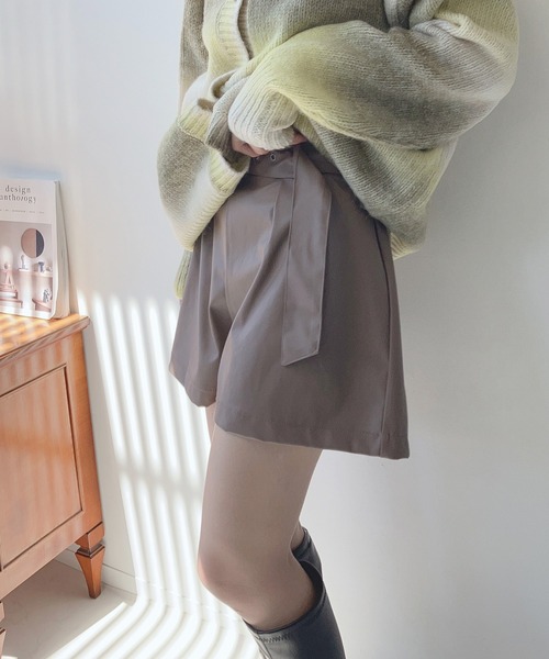 AS KNOW AS plus（アズノゥアズプラス）の「☆ベルト付フェイクレザーショートパンツ（その他パンツ・レディース・ブラック/アイボリー/モカ・FREE）」の10枚目の写真