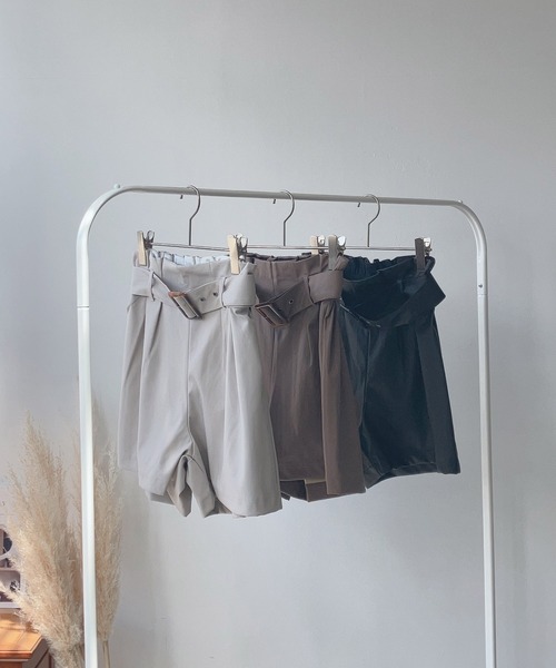 AS KNOW AS plus（アズノゥアズプラス）の「☆ベルト付フェイクレザーショートパンツ（その他パンツ・レディース・ブラック/アイボリー/モカ・FREE）」の16枚目の写真