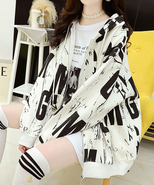 GLAMOROUS JANE（グラマラスジェーン）の「総ロゴプリントZIPパーカー