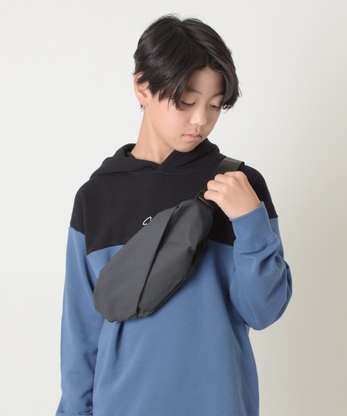 GLAZOS（グラソス）の「シンプルミニボディバッグ（ボディバッグ/ウエストポーチ・キッズ・ブラック/ブルー/グレー・フリー）」の3枚目の写真