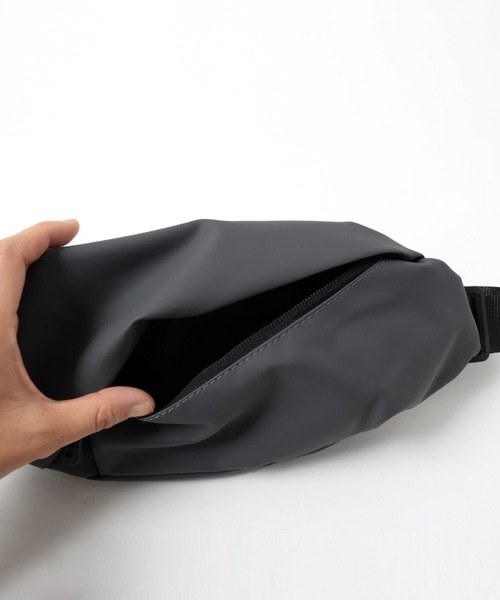 GLAZOS（グラソス）の「シンプルミニボディバッグ（ボディバッグ/ウエストポーチ・キッズ・ブラック/ブルー/グレー・フリー）」の7枚目の写真
