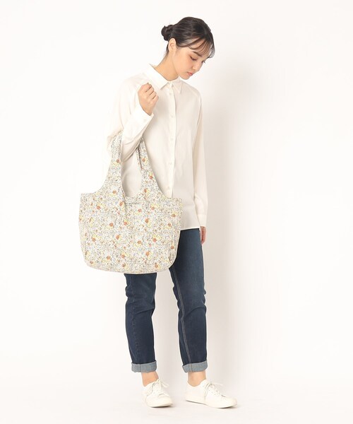 LAURA ASHLEY(ローラアシュレイ)の「ロウェナ柄 レインバッグ(エコバッグ/サブバッグ・レディース・ブルー系/イエロー系/レッド系2・00)」の18枚目の写真