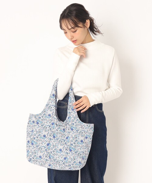 LAURA ASHLEY(ローラアシュレイ)の「ロウェナ柄 レインバッグ(エコバッグ/サブバッグ・レディース・ブルー系/イエロー系/レッド系2・00)」の19枚目の写真