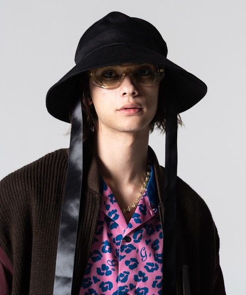 glamb（グラム）の「Long Tape Bucket Hat / ロングテープバケットハット（ハット・メンズ・ワイン/ブラック・FREE）」の2枚目の写真