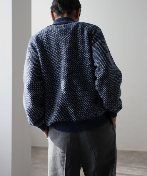 CREARE -LINO-(クレアーレリノ)の「総柄 ドライバーズ ニット ブルゾン <ユニセックス>(ニット/セーター・メンズ・ネイビー/ブラック・M/L)」の3枚目の写真
