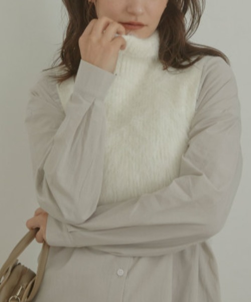 ACYM（アシーム）の「Fluffy nosleeve mini ニット（Tシャツ/カットソー・レディース・ブラック/アイボリー/ベージュ・FREE）」の2枚目の写真