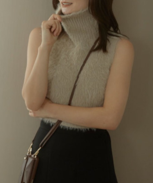 ACYM（アシーム）の「Fluffy nosleeve mini ニット（Tシャツ/カットソー・レディース・ブラック/アイボリー/ベージュ・FREE）」の8枚目の写真