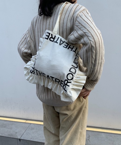 THEATRE PRODUCTS（シアタープロダクツ）の「ラッフルトートバッグ-ロゴプリント-（トートバッグ・レディース・アイボリー/ブラック・FREE）」の5枚目の写真