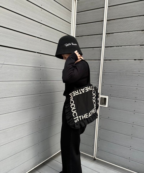 THEATRE PRODUCTS（シアタープロダクツ）の「ラッフルトートバッグ-ロゴプリント-（トートバッグ・レディース・アイボリー/ブラック・FREE）」の7枚目の写真