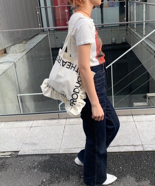 THEATRE PRODUCTS（シアタープロダクツ）の「ラッフルトートバッグ-ロゴプリント-（トートバッグ・レディース・アイボリー/ブラック・FREE）」の21枚目の写真