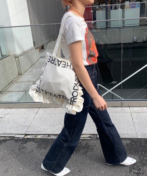 THEATRE PRODUCTS（シアタープロダクツ）の「ラッフルトートバッグ-ロゴプリント-（トートバッグ・レディース・アイボリー/ブラック・FREE）」の22枚目の写真