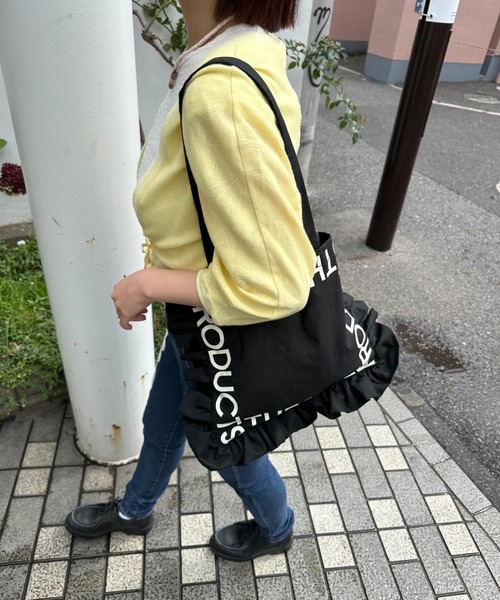 THEATRE PRODUCTS（シアタープロダクツ）の「ラッフルトートバッグ-ロゴプリント-（トートバッグ・レディース・アイボリー/ブラック・FREE）」の13枚目の写真