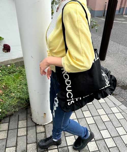 THEATRE PRODUCTS（シアタープロダクツ）の「ラッフルトートバッグ-ロゴプリント-（トートバッグ・レディース・アイボリー/ブラック・FREE）」の14枚目の写真