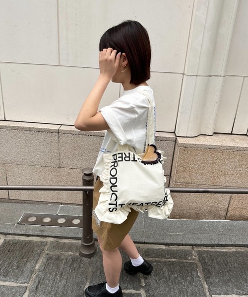 THEATRE PRODUCTS（シアタープロダクツ）の「ラッフルトートバッグ-ロゴプリント-（トートバッグ・レディース・アイボリー/ブラック・FREE）」の18枚目の写真