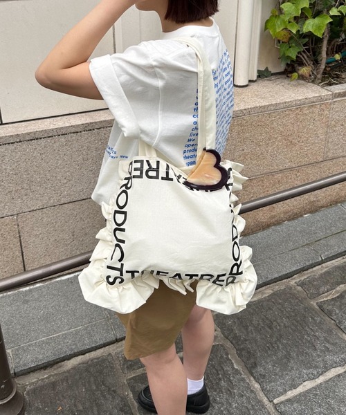 THEATRE PRODUCTS（シアタープロダクツ）の「ラッフルトートバッグ-ロゴプリント-（トートバッグ・レディース・アイボリー/ブラック・FREE）」の19枚目の写真