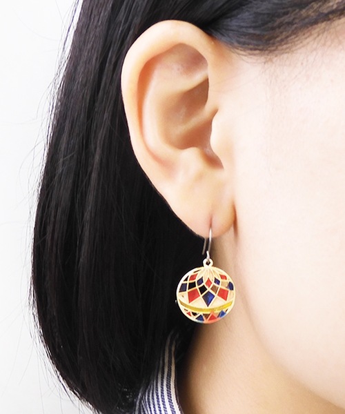 gargle(ガーグル)の「gargle ガーグル:JAPANシリーズ ステンド まり 鞠 ピアス(ピアス(両耳用)・レディース・レッド/オレンジ・FREE)」の3枚目の写真