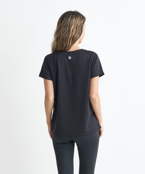 ROXY(ロキシー)の「BE YOURSELF/ロキシー速乾UVカット付きボックスシルエットフィットネスカットソー(Tシャツ/カットソー・レディース・ミント/ホワイト/グレー/ブラック・LARGE/MEDIUM/SMALL)」の12枚目の写真
