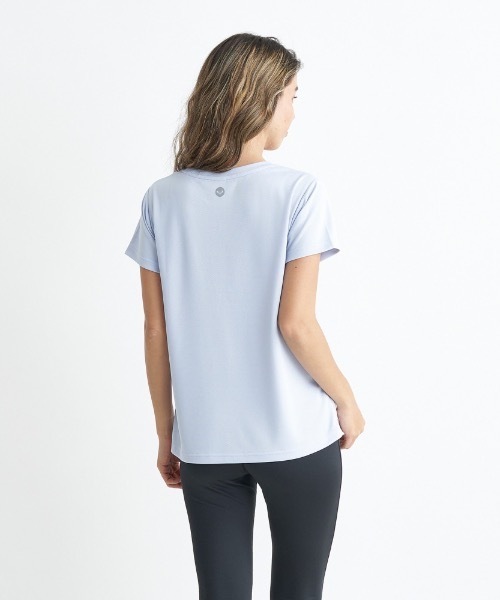 ROXY(ロキシー)の「BE YOURSELF/ロキシー速乾UVカット付きボックスシルエットフィットネスカットソー(Tシャツ/カットソー・レディース・ミント/ホワイト/グレー/ブラック・LARGE/MEDIUM/SMALL)」の7枚目の写真
