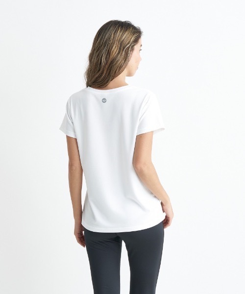 ROXY(ロキシー)の「BE YOURSELF/ロキシー速乾UVカット付きボックスシルエットフィットネスカットソー(Tシャツ/カットソー・レディース・ミント/ホワイト/グレー/ブラック・LARGE/MEDIUM/SMALL)」の9枚目の写真