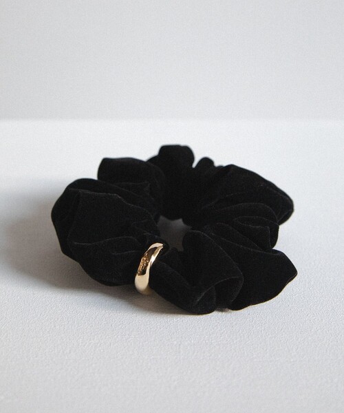 LETICIA（レチシア）の「＜LETICIA＞リング ベルベット シュシュ（ヘアゴム・レディース・ブラック・FREE）」の3枚目の写真