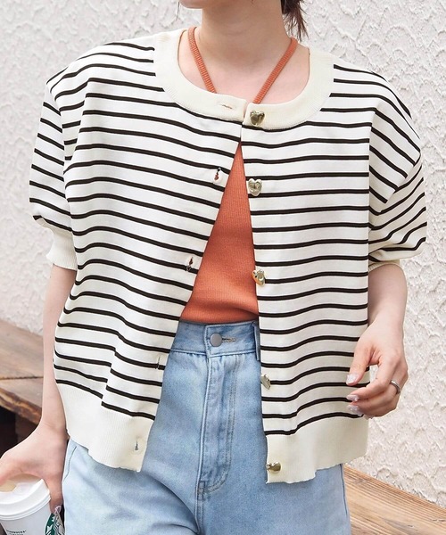 tiptop(ティップトップ)の「ハートボタン2way半袖カーディガン(カーディガン/ボレロ・レディース・ピンク/ブラック系その他/アイボリー/ブラック/サックスブルー・FREE)」の4枚目の写真