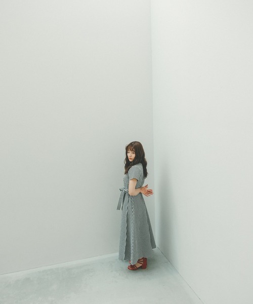 GLOBAL WORK(グローバルワーク)の「高山直子さんコラボ/カシュクールワンピ半袖/EiiS/991922(ワンピース・レディース・ブラック系その他/パープル系その他5・X-SMALL/SMALL)」の4枚目の写真