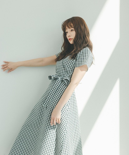 GLOBAL WORK(グローバルワーク)の「高山直子さんコラボ/カシュクールワンピ半袖/EiiS/991922(ワンピース・レディース・ブラック系その他/パープル系その他5・X-SMALL/SMALL)」の5枚目の写真