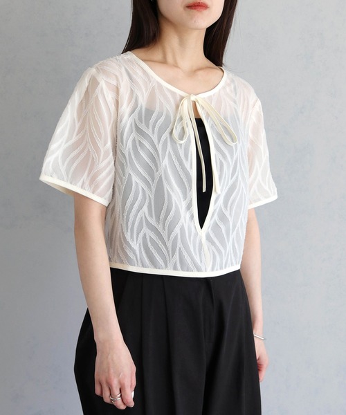 cheriella（シェリエラ）の「【cheriella】WEB限定前後２WAYリーフシフォンクルーネックショートブラウス（シャツ/ブラウス・レディース・アイボリー/ブラック・M）」の5枚目の写真