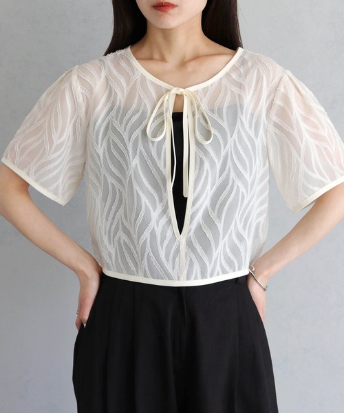 cheriella（シェリエラ）の「【cheriella】WEB限定前後２WAYリーフシフォンクルーネックショートブラウス（シャツ/ブラウス・レディース・アイボリー/ブラック・M）」の7枚目の写真